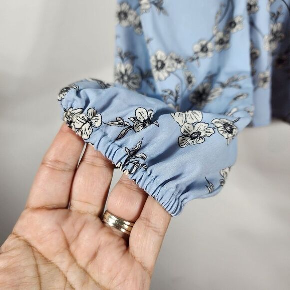 Sanctuary Light Blue Floral "Fall in Love" Peasant Style Top Size XS - Picture 2 of 5